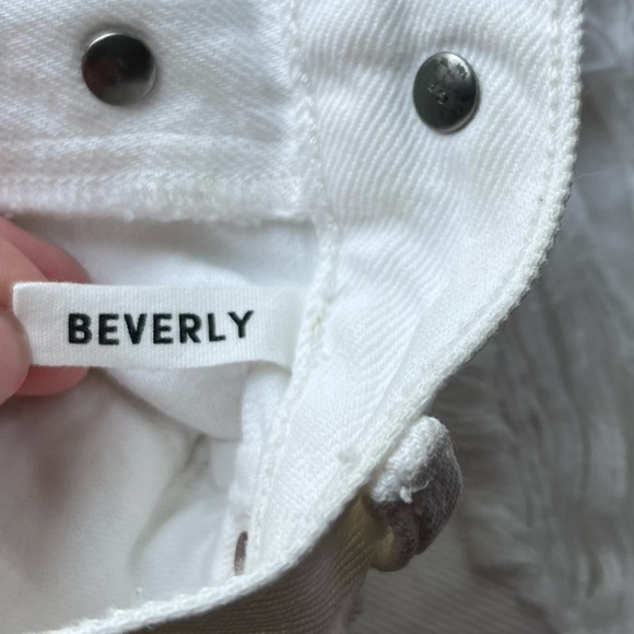 GRLFRND • White Destructed Beverly Bermuda Shorts - Picture 10 of 11